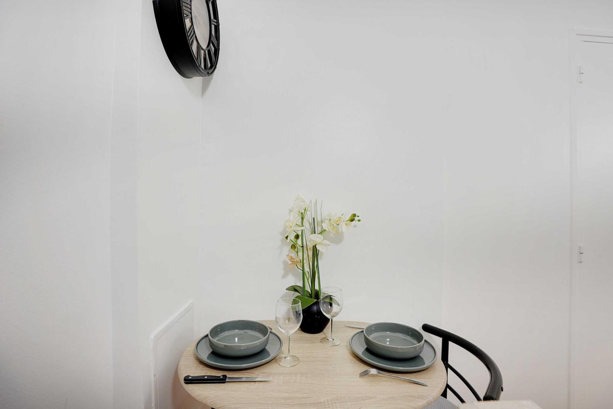 Apartment Intimate - 1br- 2p - Saint-ambroise *